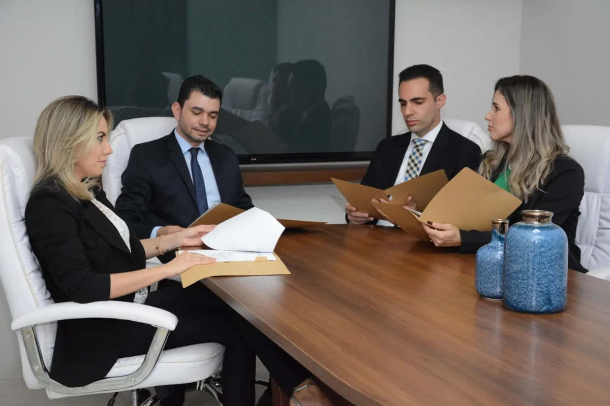 Registro de reunião profissional presente no acervo do escritório